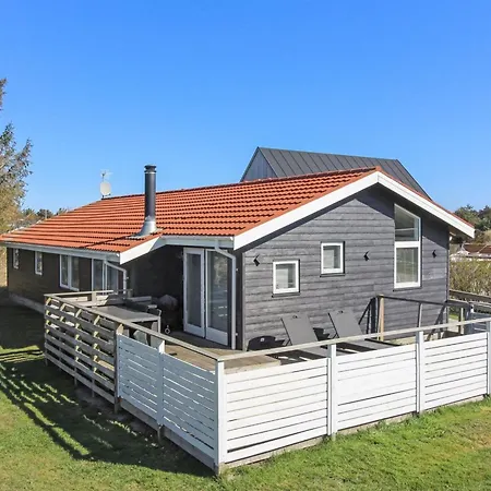 Franceska - 450m From The Sea In Nw Jutland By Interhome Holiday home Lokken